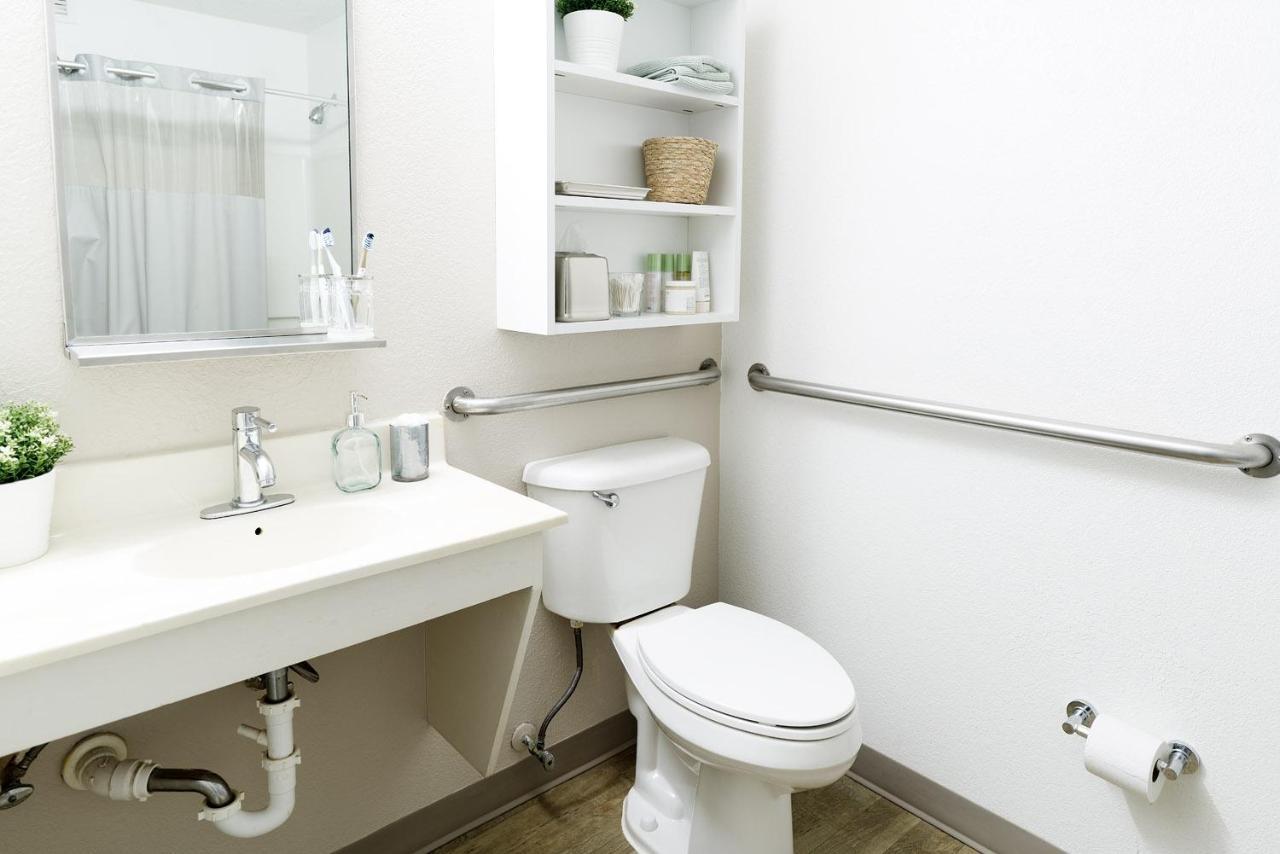 Intown Suites Extended Stay West Palm Beach Fl - Military Trail Rd Lake Park 外观 照片