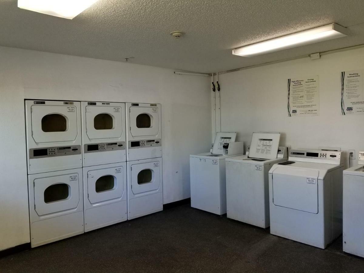 Intown Suites Extended Stay West Palm Beach Fl - Military Trail Rd Lake Park 外观 照片